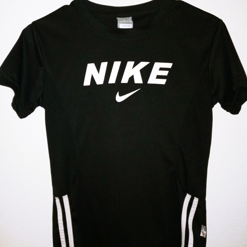 Juniors' Nike short sleeve athletic top